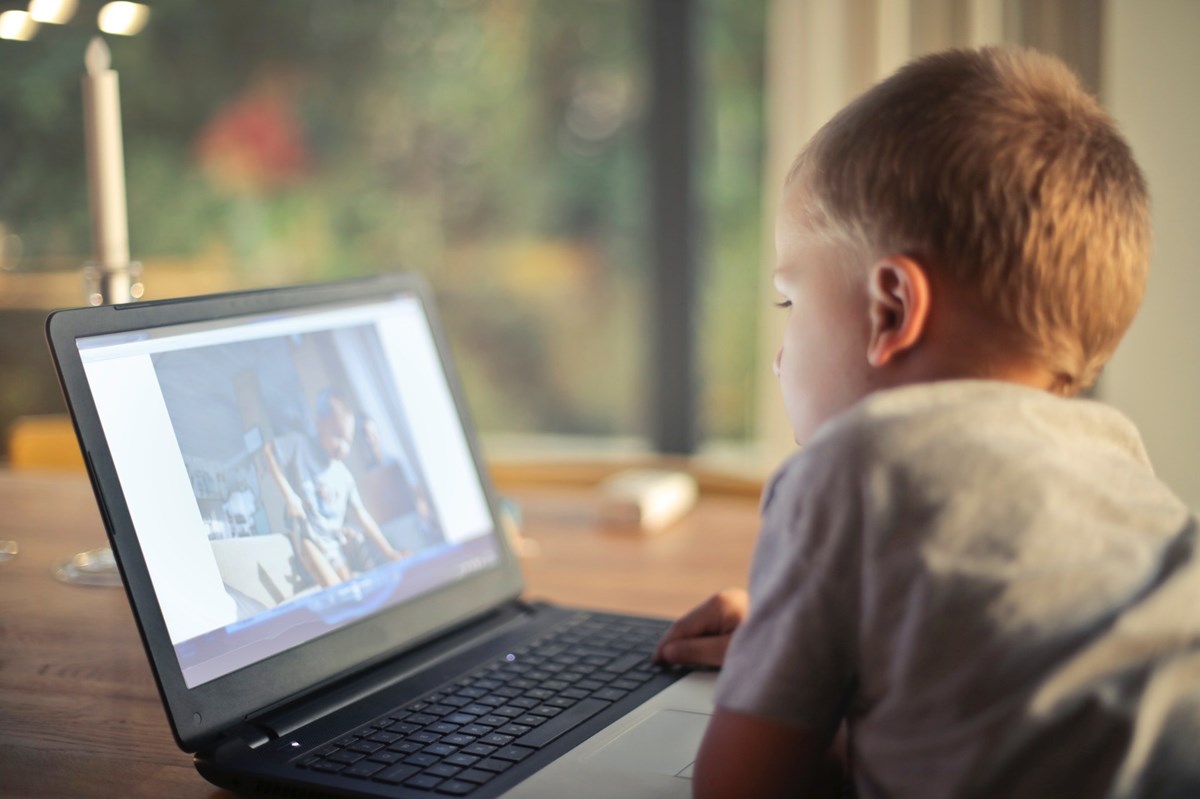 Children with plenty of screen time often have increased weight as teenagers - F